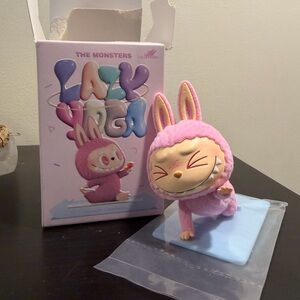 Pop Mart Lazy Yoga Series figure, Sweating